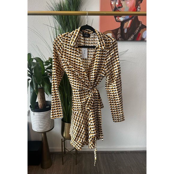 Cider Allover Print V-Neck Mini Dress - Size Large - Picture 3 of 14